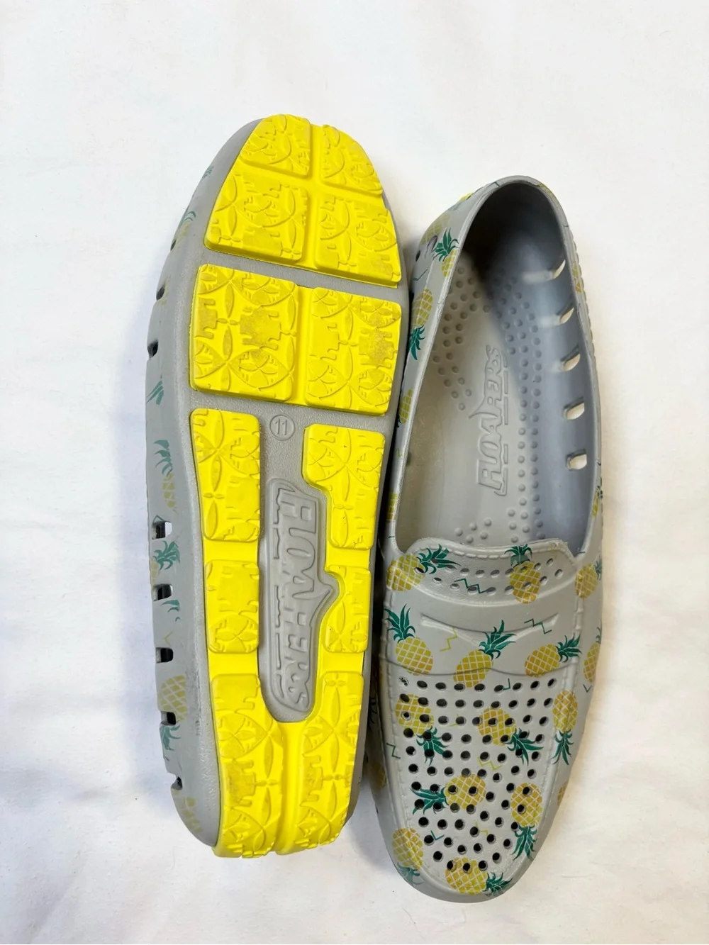 Men's Pineapple Print Boat Shoes - Gray/Yellow